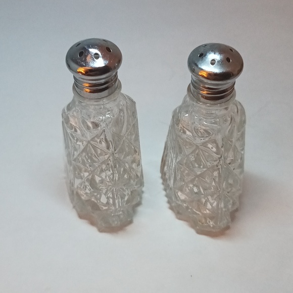 Vintage Cut Glass Salt And Pepper Shakers Triangle Art Deco Pattern - Picture 2 of 6